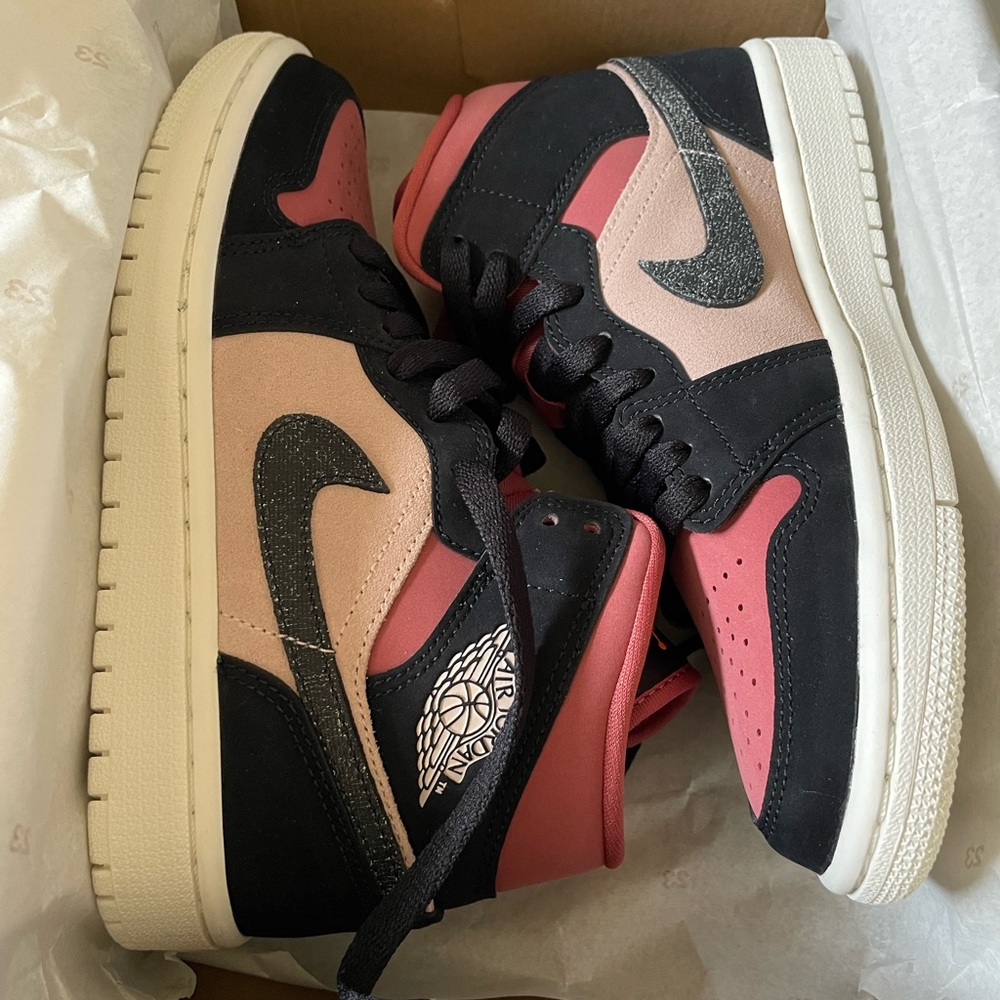 Size 6 WMNS Air Jordan 1 “Canyon Rust”